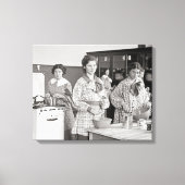 Middelbare school meisjes koken, 1935 canvas afdruk (Voorkant)