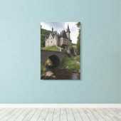 Middeleeuws kasteel aan een stroom canvas afdruk (Insitu (Houten vloer))