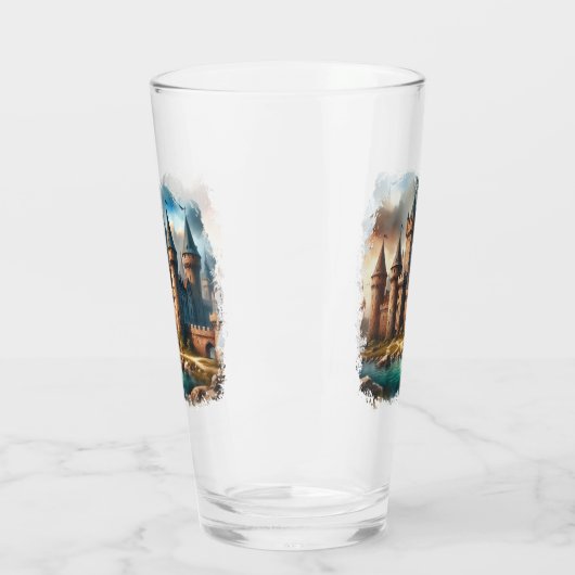 Middeleeuws kasteel bij een rustige rivier bij zon glas (Links)