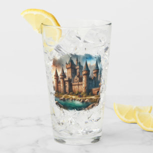 Middeleeuws kasteel bij een rustige rivier bij zon glas