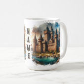 Middeleeuws kasteel bij een rustige rivier bij zon koffiemok (Voorkant rechts)