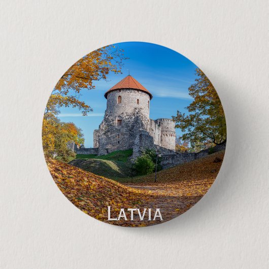 Middeleeuws kasteel omgeven door bos ronde button 5,7 cm (Voorkant)
