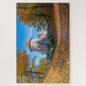 Middeleeuws kasteel omringd door bos legpuzzel (Verticaal)