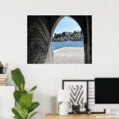 Middeleeuwse deur naar de rivier poster (Thuiskantoor)