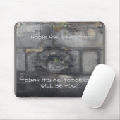 Middeleeuwse tombstone met Latijn erop Muismat (Met muis)