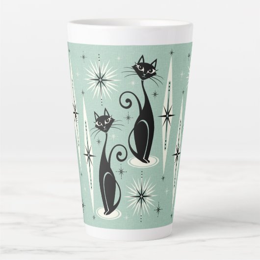 Middelgrote middeleeuwse atoomkatten met middelbar latte mok (Voorkant)