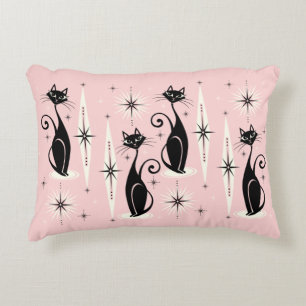 Middelgrote middeleeuwse atoomkatten met middelhog accent kussen