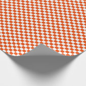 Middelgrote Oranje en witte controles Cadeaupapier (Hoek)