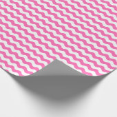 Middelroze en witte golven die papier verpakken (Hoek)