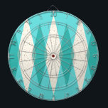 Middelste eeuw Modern Argyle Dart Board Dartbord<br><div class="desc">Deze Mid Century Modern Argyle Dart Board (groot lettertype) heeft een levendige, turkooistische achtergrond en een patroon van gemene, doorschijnende blauwgroen diamanten die grotere, roomdiamanten bedekken met gouden kleurige, ruimtespecken. Deze minimalistische geïnspireerde, gedeconstrueerde argyle is een simplistische terugval van het grotere atoomtijdperk dan het leven dat het decoratieve landschap van...</div>