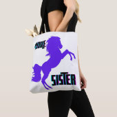 Middelste Zus Paarse Pony Fokkerij Tote Bag (Dichtbij)