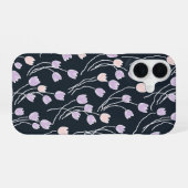 Middeltuin Dark Navy & Lila Schetsbloem iPhone 16 Hoesje (Achterkant horizontaal)