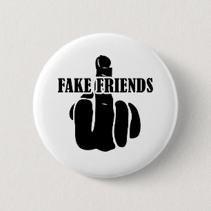 Middelvinger Fake Friends Ronde Button 5,7 Cm