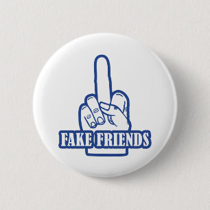 Middelvinger Fake Friends Ronde Button 5,7 Cm