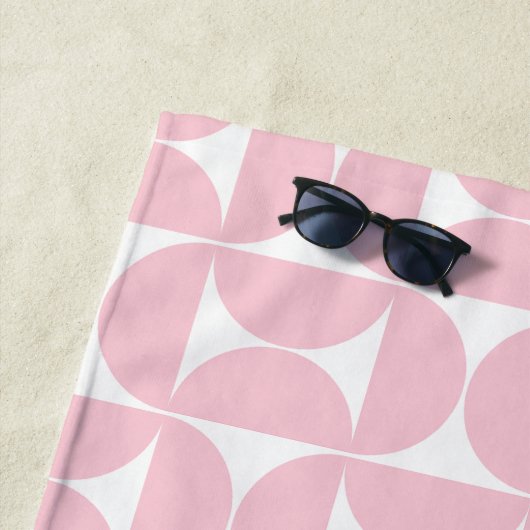 Midden eeuw modern Baby roze en wit patroon Strandlaken (In situ)