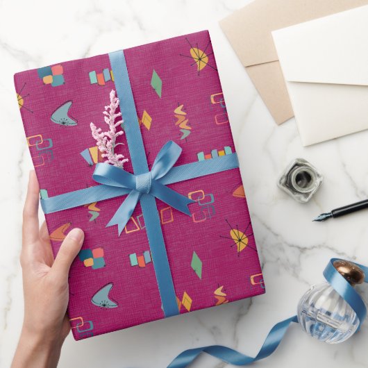 Midden Eeuw Modern Getextureerd Donkerroze Cadeaupapier (Geschenken)