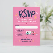 Midden-eeuwse Mod Trailer Hitched Roze Bruiloft  RSVP Kaartje (Staand voorkant)