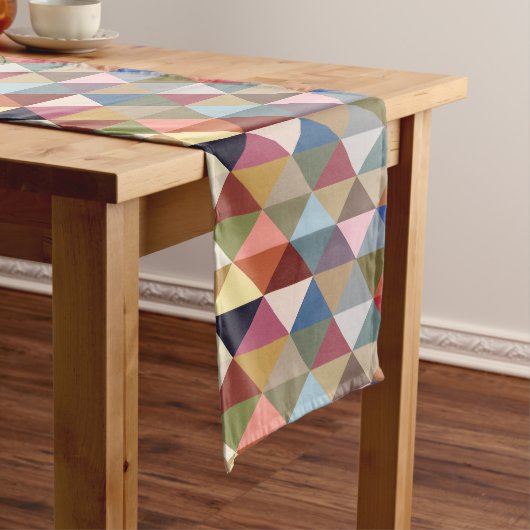 Midden-eeuwse moderne kleurrijke driehoeken korte tafelloper (Voorbeeld)