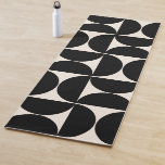 Midden-eeuwse moderne patronen zwart en wit yogamat<br><div class="desc">Retro Mid Century Modern Patroon - Abstracte geometrische vormen - Minimalistisch Patroon in zwart-wit en crèmewit.</div>