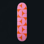 midden - eeuwse moderne patroonroze roze en Oranje Persoonlijk Skateboard<br><div class="desc">Retro Mid Century Modern Pattern - Abstracte geometrische vormen - Cute and Minimalist Pattern in roze en oranje.</div>