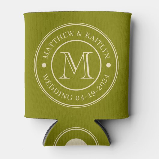 Midden-Eeuwse warme olijfgroene trouwmonogram Blikjeskoeler (Voorkant)