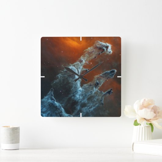 Midden-infrarood de pijlers van de schepping. vierkante klok (Huis)