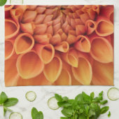 Midden Sinaasappel Dahlia Flower Theedoek (Gevouwen)