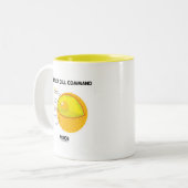 Midden van het celcommando binnen (nucleus) tweekleurige koffiemok (Voorkant links)