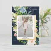 Middenblauw Blush Bloemen Foto Afstudeerkaart Save The Date (Staand voorkant)