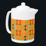Middenmidden moderne Oranje patroontheek Theepot<br><div class="desc">Knock, klop. Wie is daar? Mid Century Modern Oranje Patroontheek! Met een ontwerp van deze retro heb je geen punch line nodig. Dit perfect vormig patroon heeft een levendige oranje achtergrond en rijen met een aangenaam kitschy vorm in groen, rood, turquoise, zwart-wit en houthraan. De vorm heeft waarschijnlijk een naam,...</div>