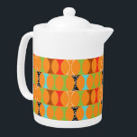 Middenmidden moderne Oranje patroontheek Theepot<br><div class="desc">Knock, klop. Wie is daar? Mid Century Modern Oranje Patroontheek! Met een ontwerp van deze retro heb je geen punch line nodig. Dit perfect vormig patroon heeft een levendige oranje achtergrond en rijen met een aangenaam kitschy vorm in groen, rood, turquoise, zwart-wit en houthraan. De vorm heeft waarschijnlijk een naam,...</div>