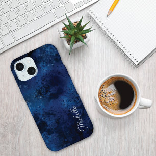 Middernachtblauw melancholisch watercolor monogram iPhone 15 case