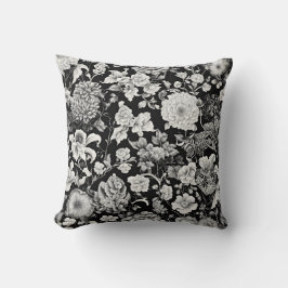 Midnight Bloom: een donkere bloemenbruiloft Kussen
