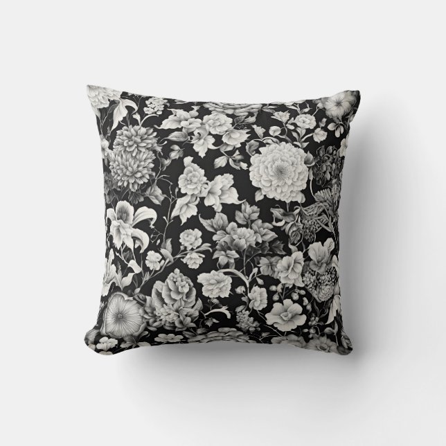 Midnight Bloom: een donkere bloemenbruiloft Kussen (Voorkant)