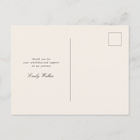 Midnight Blue Blush Bloemen Foto Afstuderen Aankondigingskaart (Achterkant)