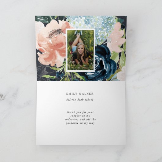 Midnight Blue Blush Bloemen Foto Gevouwen Afstuder Kaart (Binnen)