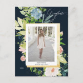 Midnight Blue en Blush Floral Foto Afstuderen Aankondigingskaart (Voorkant)