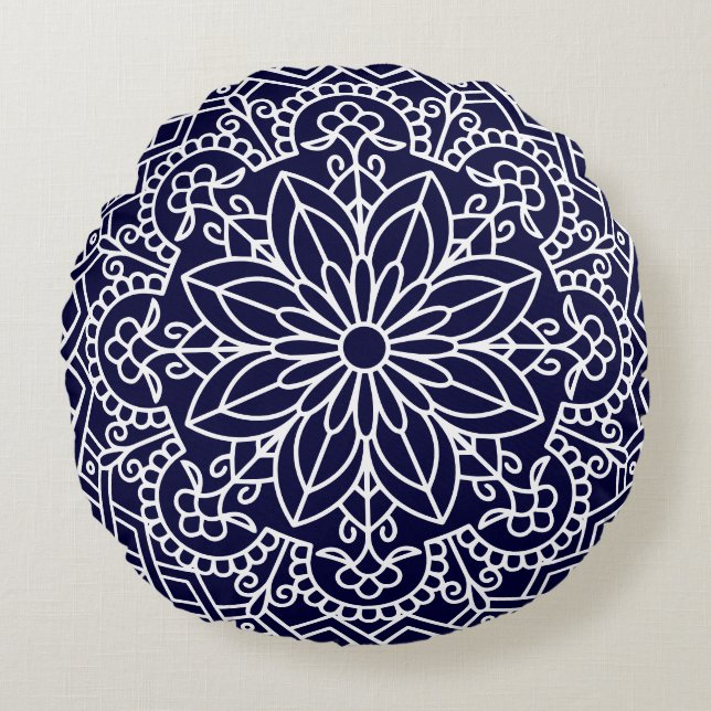 Midnight Blue en White Floral Mandala Rond Kussen (Voorkant)