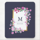 Midnight Blue, Gold en Roze Bougainvillea Flowers Muismat<br><div class="desc">Dit prachtige muispad heeft een middernacht blauwe achtergrond en een faux gouden lijst omringd door  roze bougainvillea bloemen. Personaliseer je met jouw naam en monogram om het je eigen te maken. We hebben kunst van LABFcreaties gebruikt.</div>