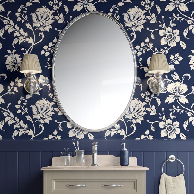 Midnight Garden - Blauw en Wit - Traditioneel Behang (Midnight Garden - Blue and White - Traditional Peel and Stick Wallpaper Bathroom View)