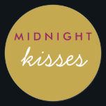 Midnight Kisses Wedding Party Magenta Gold Ronde Sticker<br><div class="desc">Midnight Kisses Wedding Party Sticker Magenta and Gold. Beschikbaar in verschillende kleuren en grootten</div>
