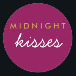 Midnight Kisses Wedding Party Magenta Gold Ronde Sticker<br><div class="desc">Midnight Kisses Wedding Party Sticker Magenta and Gold. Beschikbaar in verschillende kleuren en grootten</div>