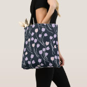 Midnight Magic Donkere Bloemrijke Schets Tulpen Tote Bag (Dichtbij)
