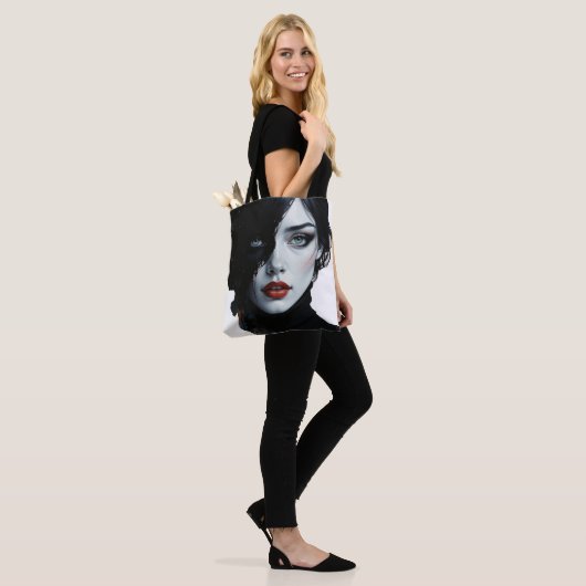 Midnight Muse - Ink-Splash Portret Tote Bag (Op model)