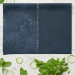Midnight Navy Romance | Blue Satiny Grunge Damask Theedoek<br><div class="desc">Rijke verfijnde jaren 90 stijl grunge is allemaal opgegroeid met deze edgy distressed satijn roos damast, luxe fluweel, en faux glitter trim in een dramatische donkere humeur juweel toon en schemerige tint palet. Deze unisex mixed medium abstracte textuur uit de jaren 90 voegt de perfecte pop van kleur en persoonlijke...</div>