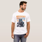 Midnight Protocol Visie Slaapt Nooit Cybernetisch T-shirt (Voorkant volledig)