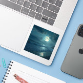 Midnight Shore – Maanverlichte Zeegezicht Vierkant Sticker (Laptop met iPhone)
