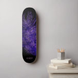 *~* Midnight Sky Boho Kosmische Veer Paarse Persoonlijk Skateboard<br><div class="desc">* Energetisch Verbeterde Magische Mystieke Kosmische Hemelse Boheemse Zigeuner Rustiek Verbluffend mooi donker Midnight Navy Blue Waterverf sky achtergrond en sprankelende hemelse veren ontwerp. De magische vibe veer is zeer licht en fluisterend. * Pas/personaliseer met uw INITIALEN/MONOGRAM of NAAM aan. Gebruik de ontwerper ook om te spelen met het lettertype...</div>