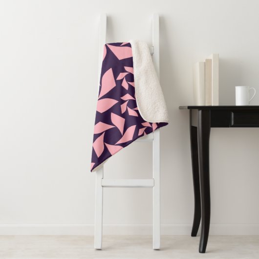 Midnight Violet & Strawberry Cream Spiral Blanket Sherpa Deken (In situ)