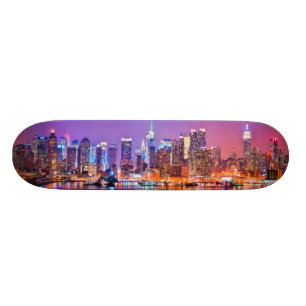 Midtown Manhattan 's nachts met Empire Stae Skateboard